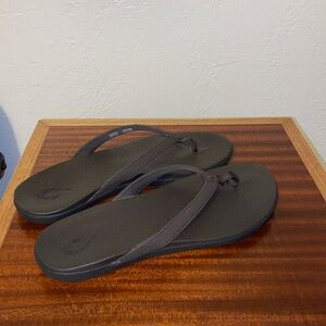 OLUKAI 7 HO’OPIO DARK BROWN LEATHER SANDAL